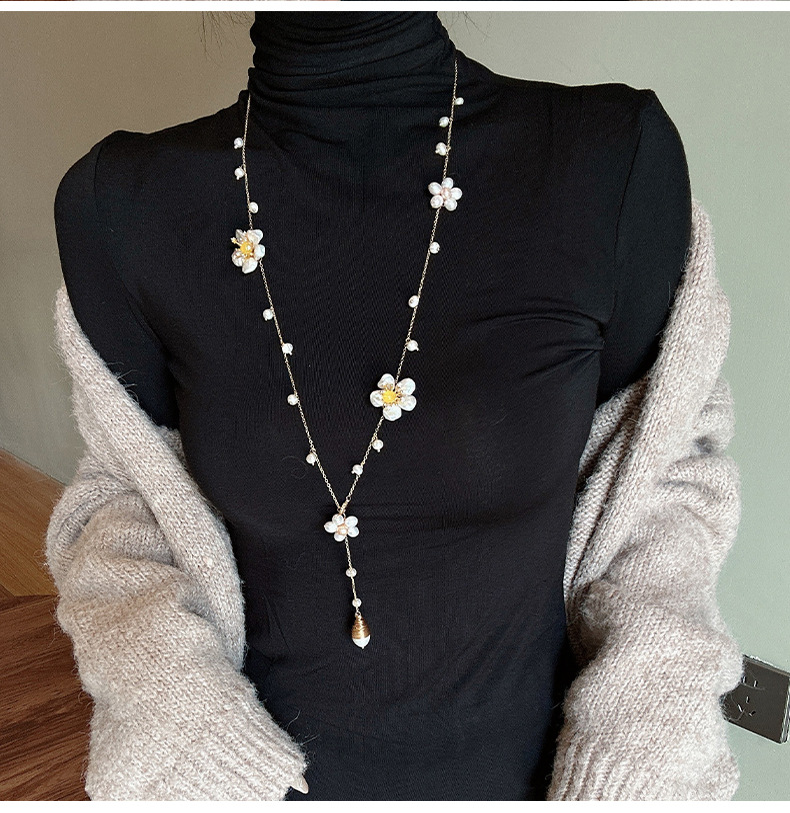 Elegant Flower Freshwater Pearl Brass Beaded Sweater Chain display picture 1