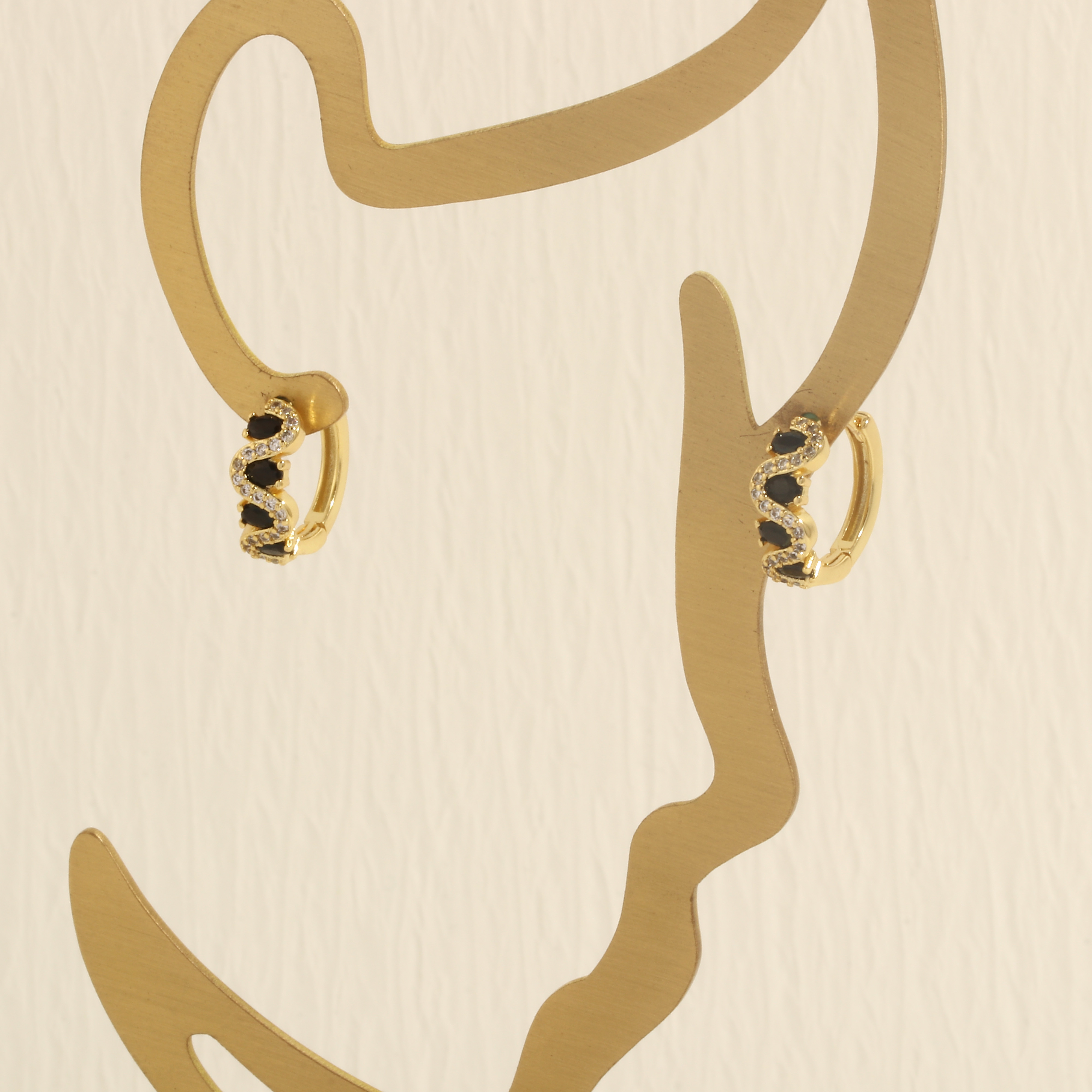1 Paar Einfacher Stil Kreis Überzug Inlay Kupfer Zirkon 18 Karat Vergoldet Reif Ohrringe display picture 9