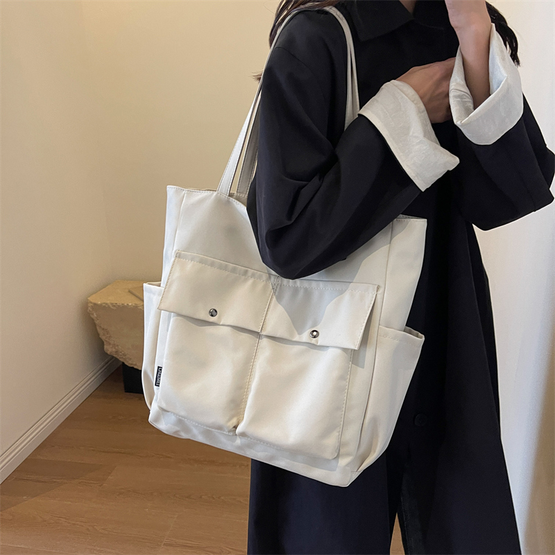 Women's  Cloth Solid Color Preppy Style Classic Style Streetwear Sewing Thread Square Zipper Shoulder Bag Shopping Bags display picture 1