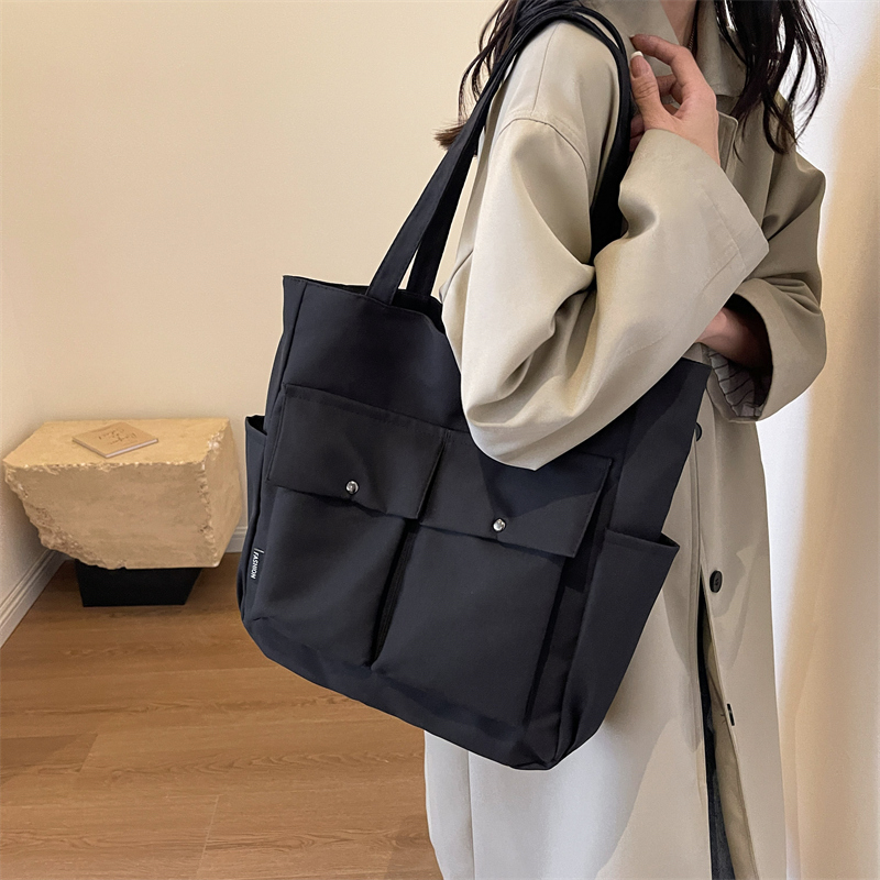 Women's  Cloth Solid Color Preppy Style Classic Style Streetwear Sewing Thread Square Zipper Shoulder Bag Shopping Bags display picture 3