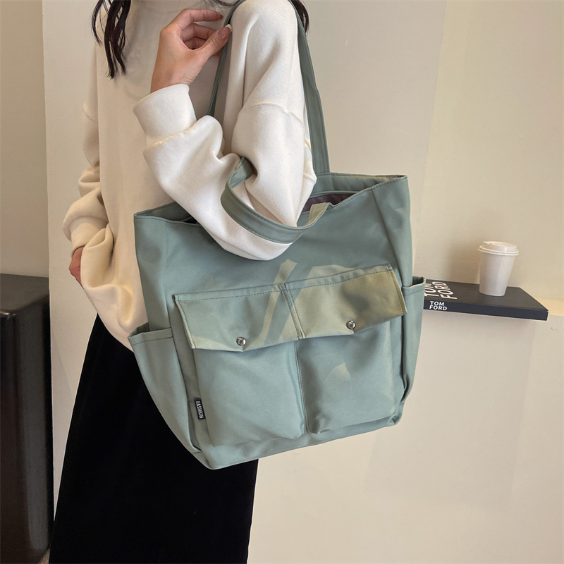 Women's  Cloth Solid Color Preppy Style Classic Style Streetwear Sewing Thread Square Zipper Shoulder Bag Shopping Bags display picture 9