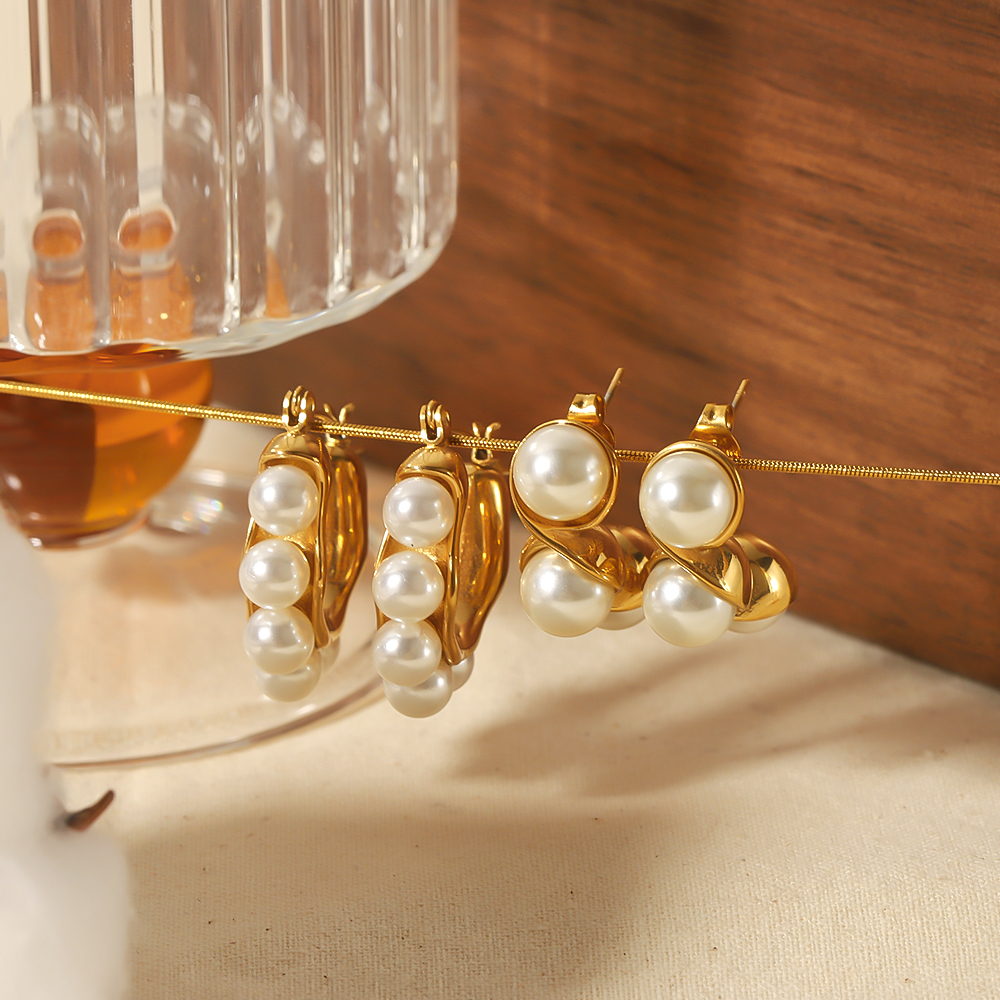 1 Paar Einfacher Stil Runden Polieren Überzug Inlay Edelstahl 304 Künstliche Perlen Ohrringe display picture 2