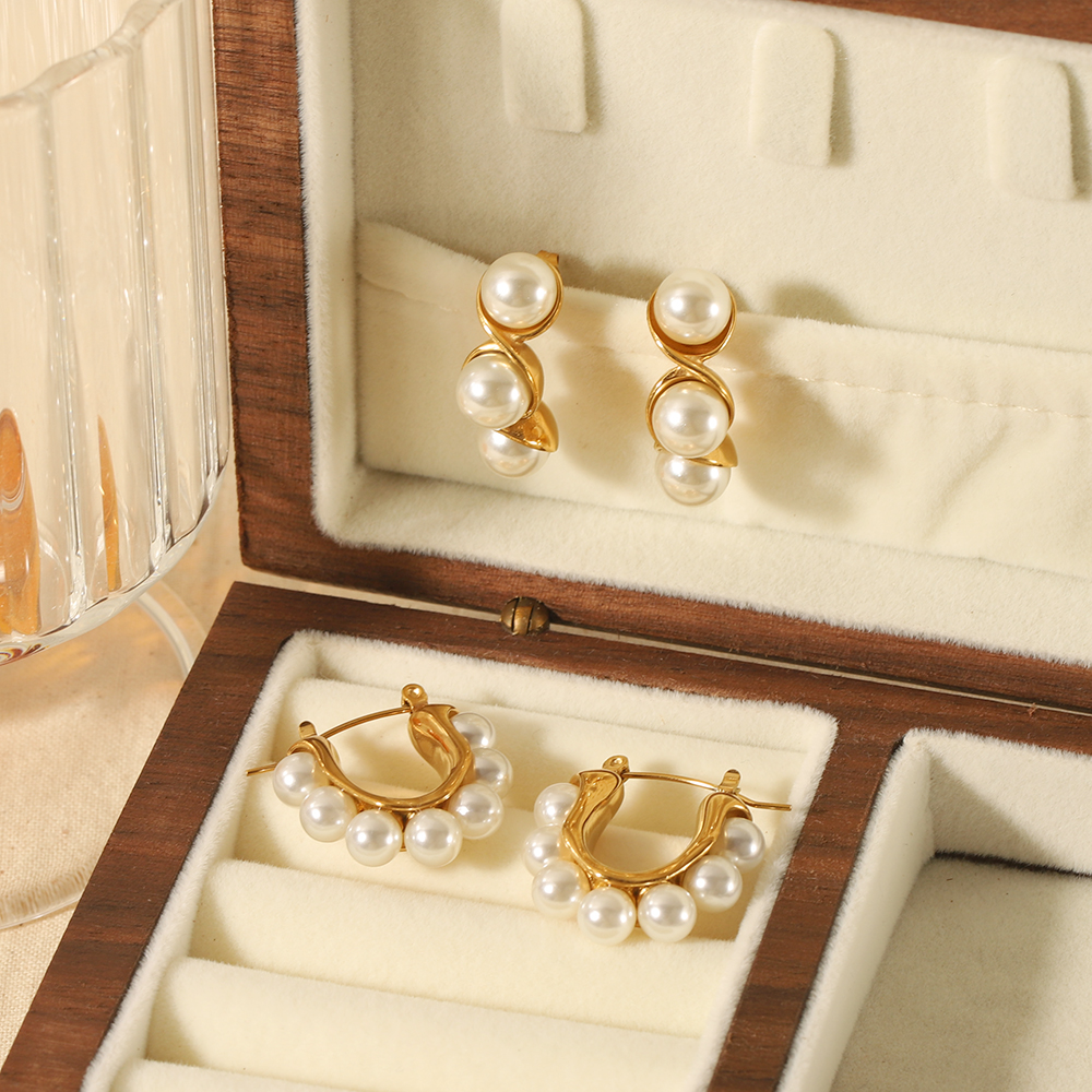 1 Paar Einfacher Stil Runden Polieren Überzug Inlay Edelstahl 304 Künstliche Perlen Ohrringe display picture 3