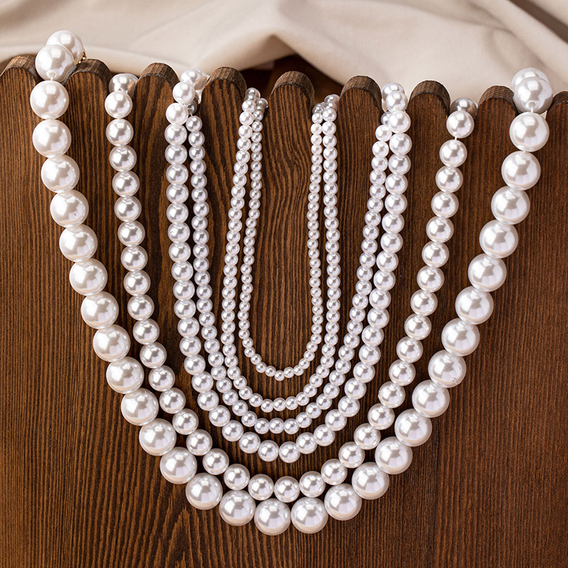 Elegant Solid Color Imitation Pearl Beaded Women's Necklace display picture 3