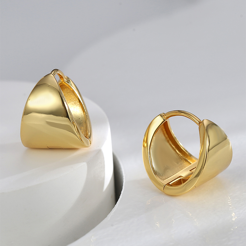 1 Pair Simple Style Solid Color Plating Copper 18k Gold Plated Hoop Earrings display picture 2