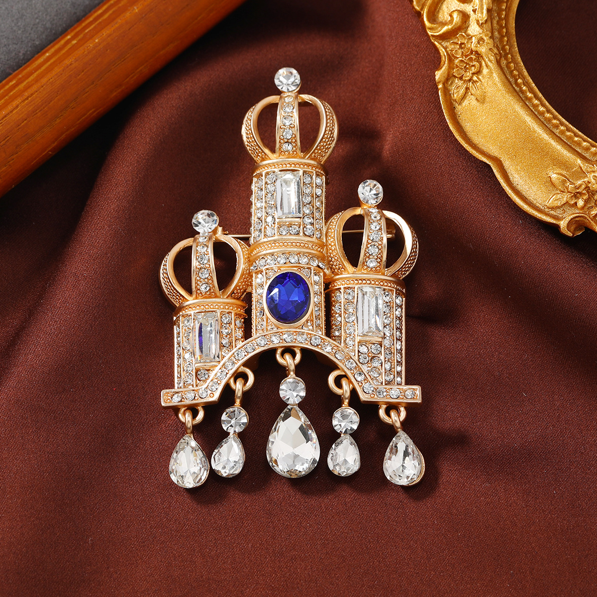 Retro Castle Alloy Plating Inlay Rhinestones Unisex Brooches display picture 3