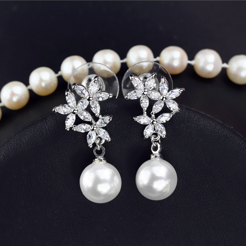 1 Pair Elegant Romantic Solid Color Snowflake Plating Inlay Copper Artificial Pearls Zircon Rhodium Plated Silver Plated Drop Earrings display picture 2