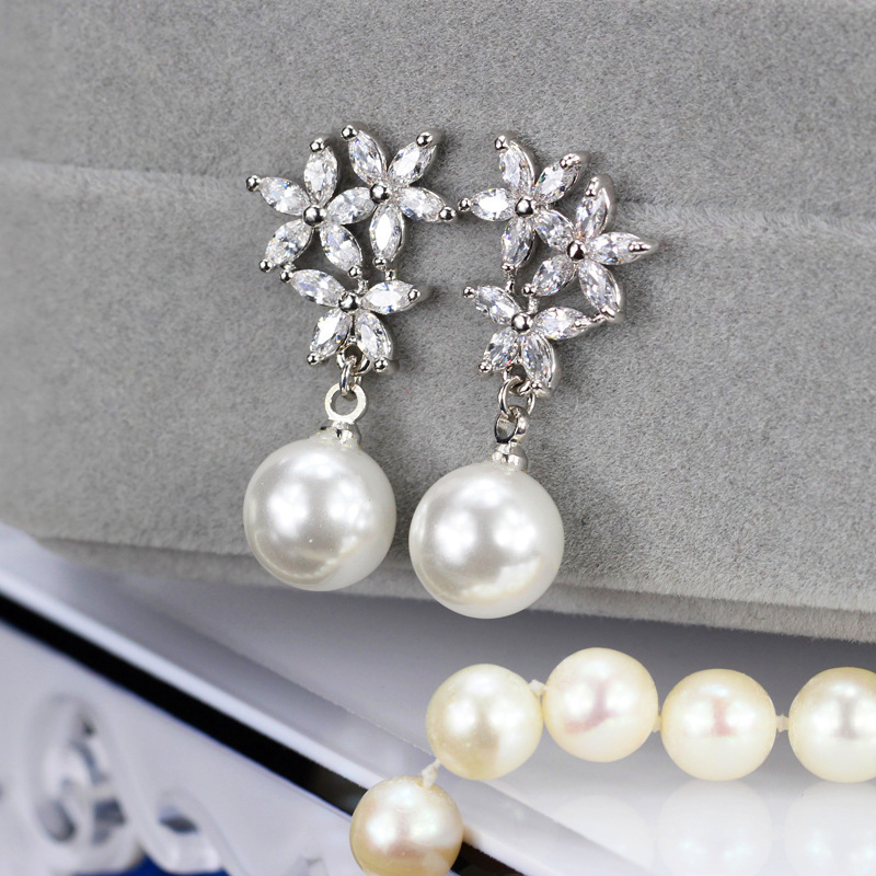 1 Pair Elegant Romantic Solid Color Snowflake Plating Inlay Copper Artificial Pearls Zircon Rhodium Plated Silver Plated Drop Earrings display picture 6