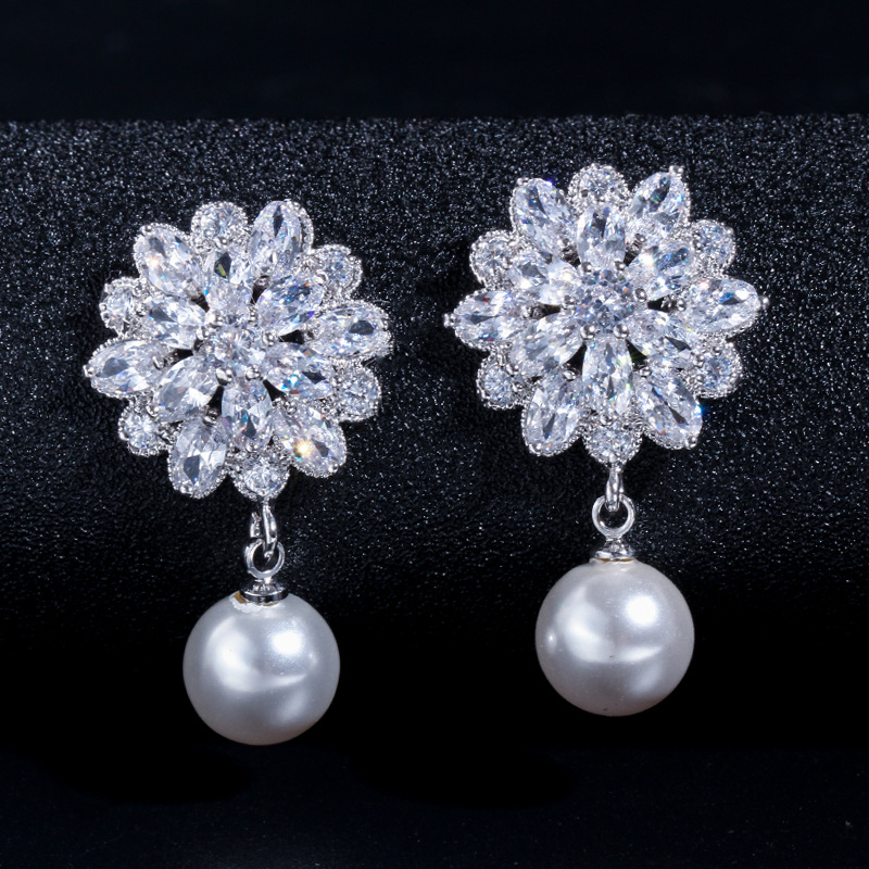 1 Paire Style Simple Couleur Unie Flocon De Neige Placage Incruster Le Cuivre Perles Artificielles Zircon Plaqué Rhodium Plaqué Argent Boucles D'oreilles display picture 10