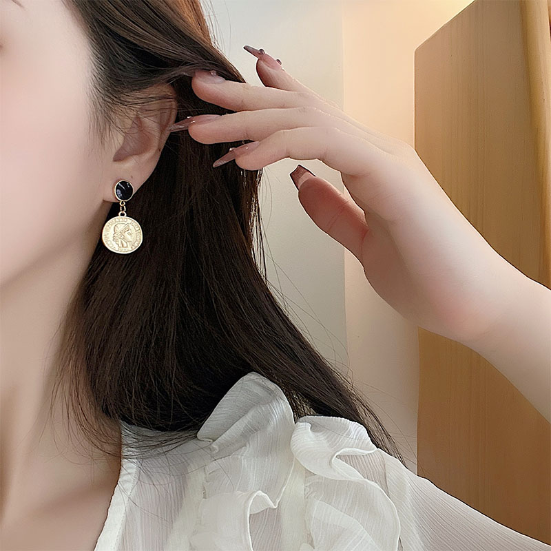 1 Pair Simple Style Classic Style Round Plating Alloy Gold Plated Drop Earrings display picture 3