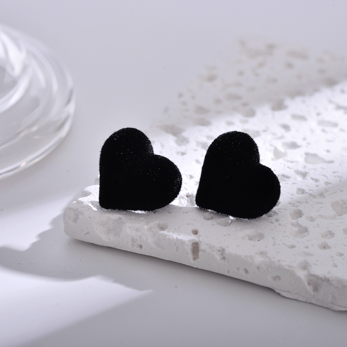 1 Pair Sweet Heart Shape Flocking Ear Studs display picture 2