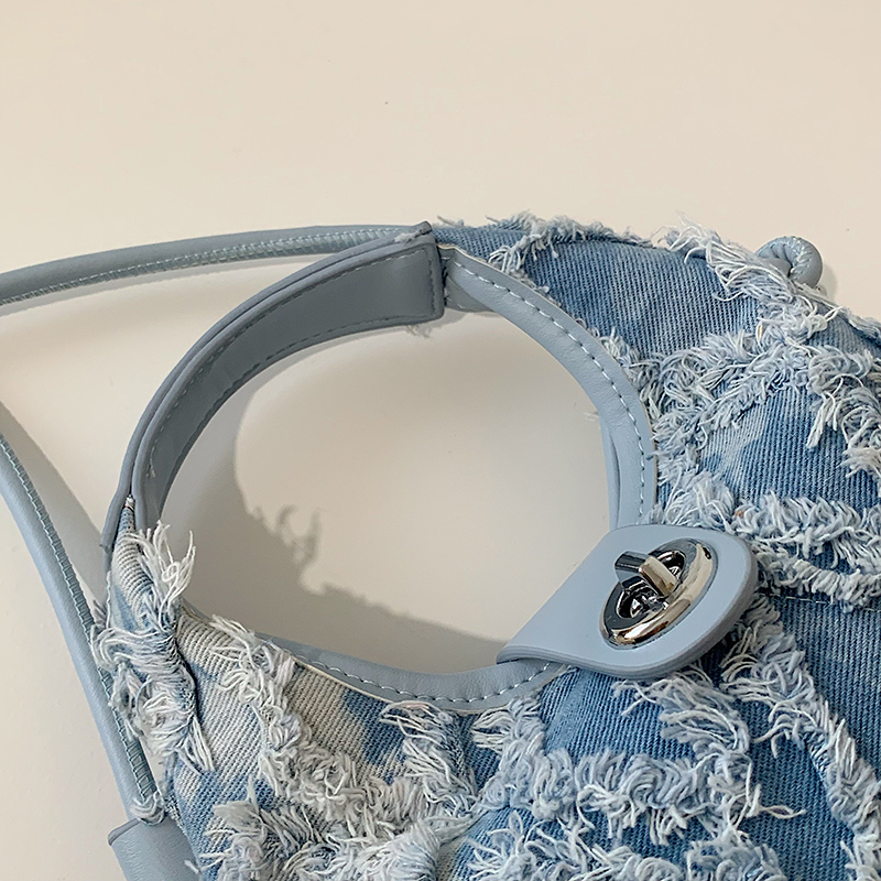 Frau Frühling Sommer Herbst Winter Denim Einfarbig Elegant Ferien Nähgarn Quadrat Sperren Schultertasche display picture 4