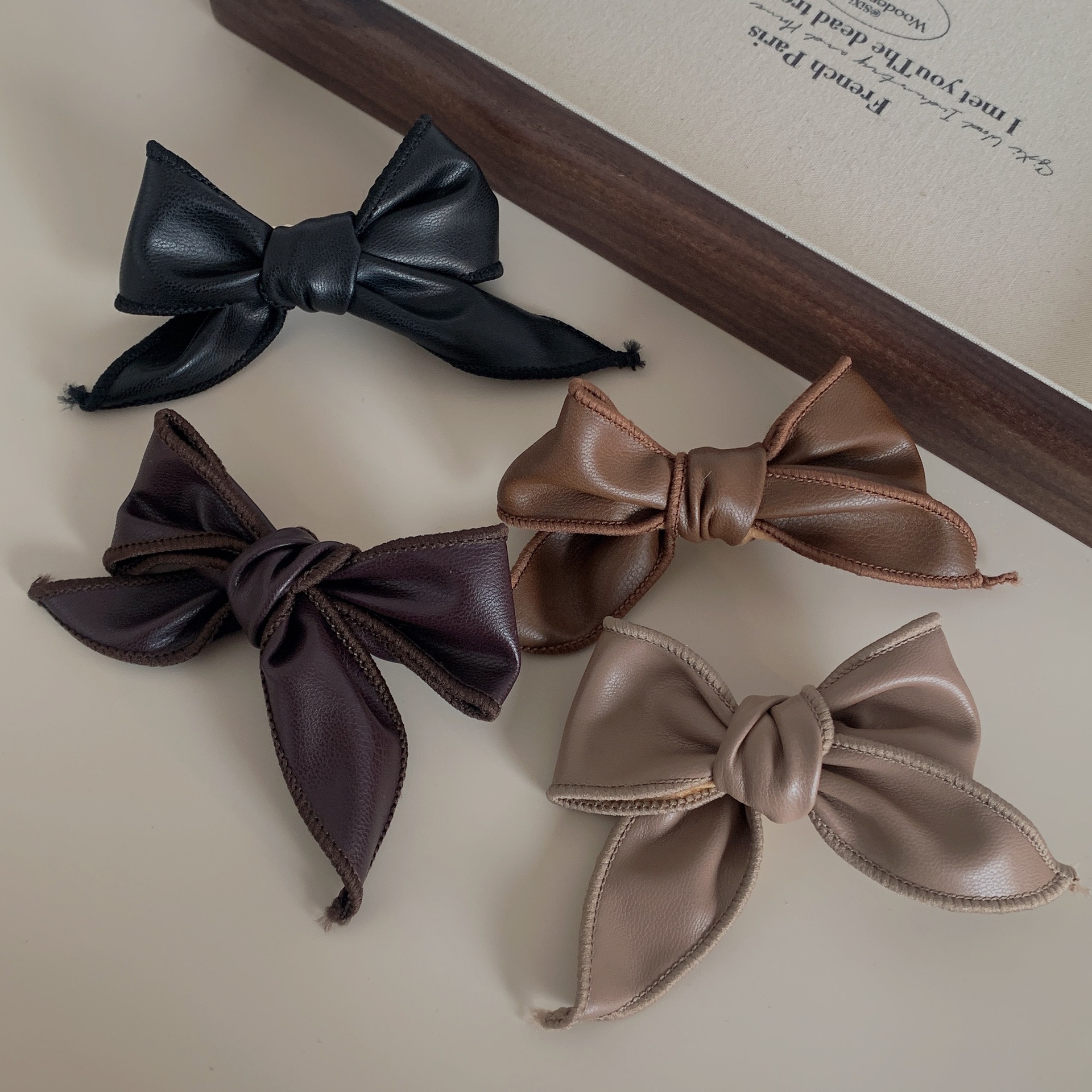 Women's Simple Style Bow Knot Pu Leather Braid Hair Clip display picture 2