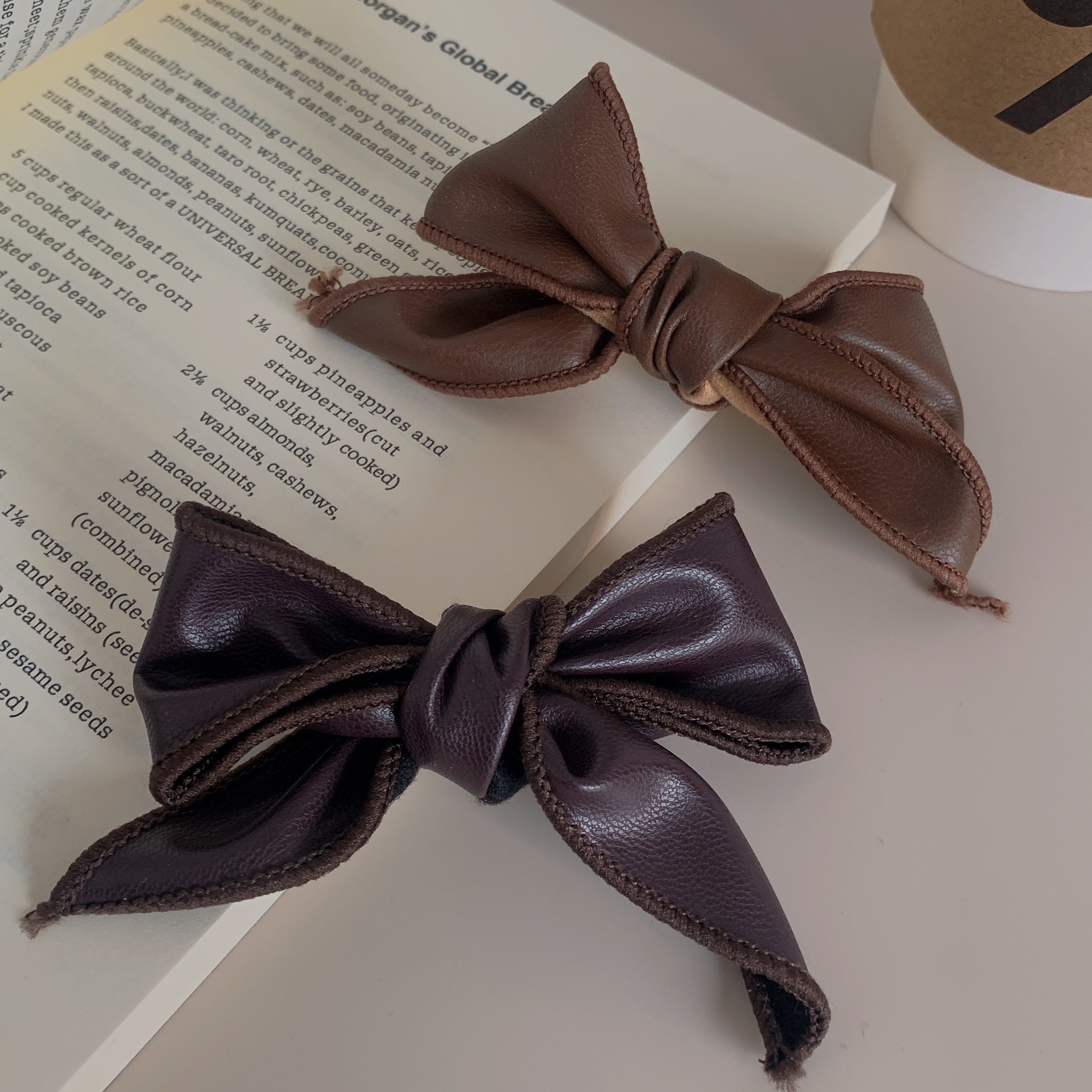 Women's Simple Style Bow Knot Pu Leather Braid Hair Clip display picture 3