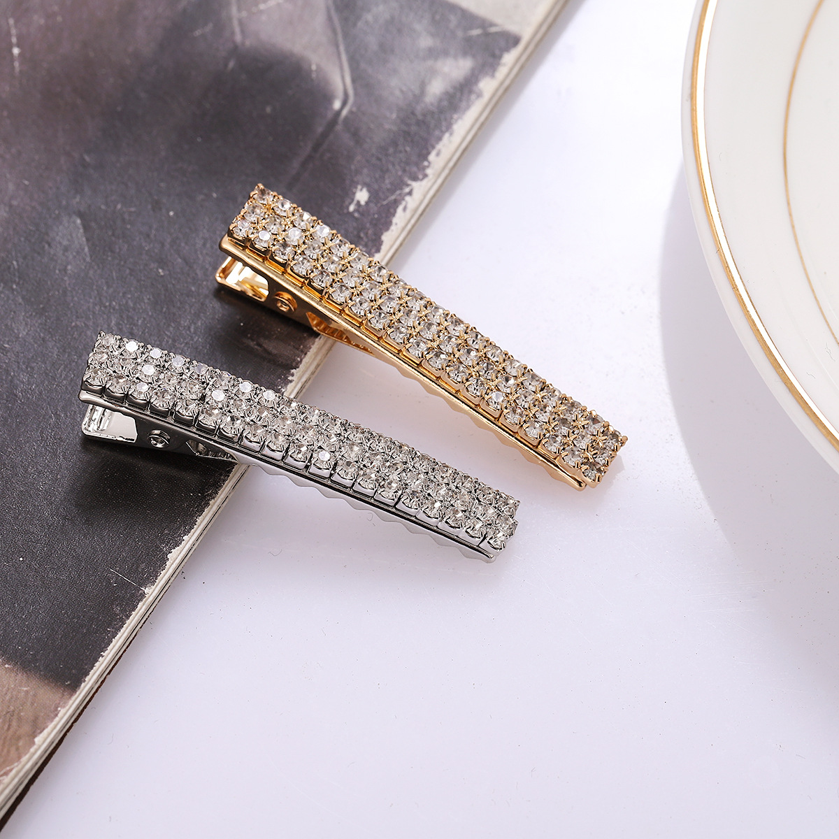 Simple Style Solid Color Alloy Inlay Rhinestones Hair Clip display picture 2