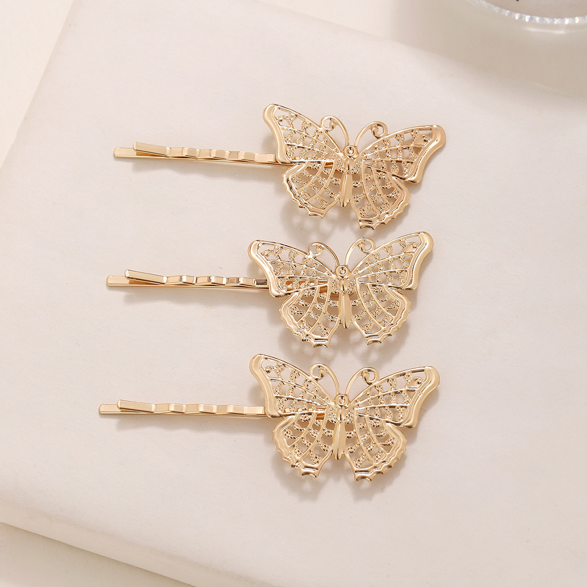 Sweet Butterfly Metal Hollow Out Hair Clip display picture 4