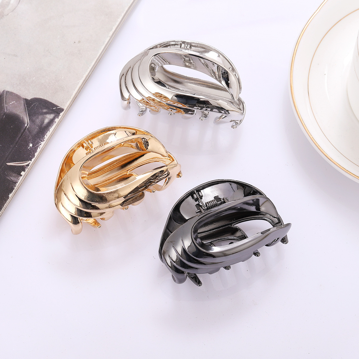 Elegant Solid Color Alloy Hollow Out Hair Claws display picture 2
