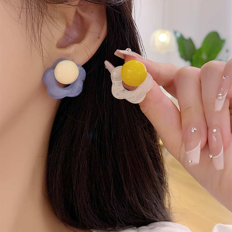 1 Pair Cute Simple Style Classic Style Flower Resin Ear Studs display picture 3