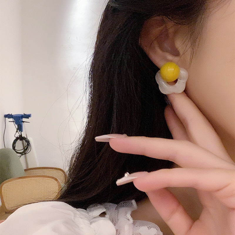 1 Pair Cute Simple Style Classic Style Flower Resin Ear Studs display picture 4