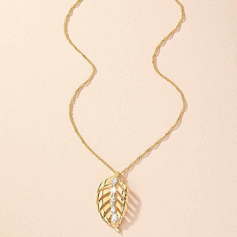 Elegant Streetwear Leaf Zircon Alloy Wholesale Pendant Necklace display picture 4