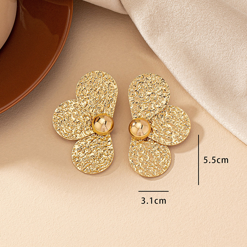 1 Pair Retro Flower Plating Alloy Ear Studs display picture 2