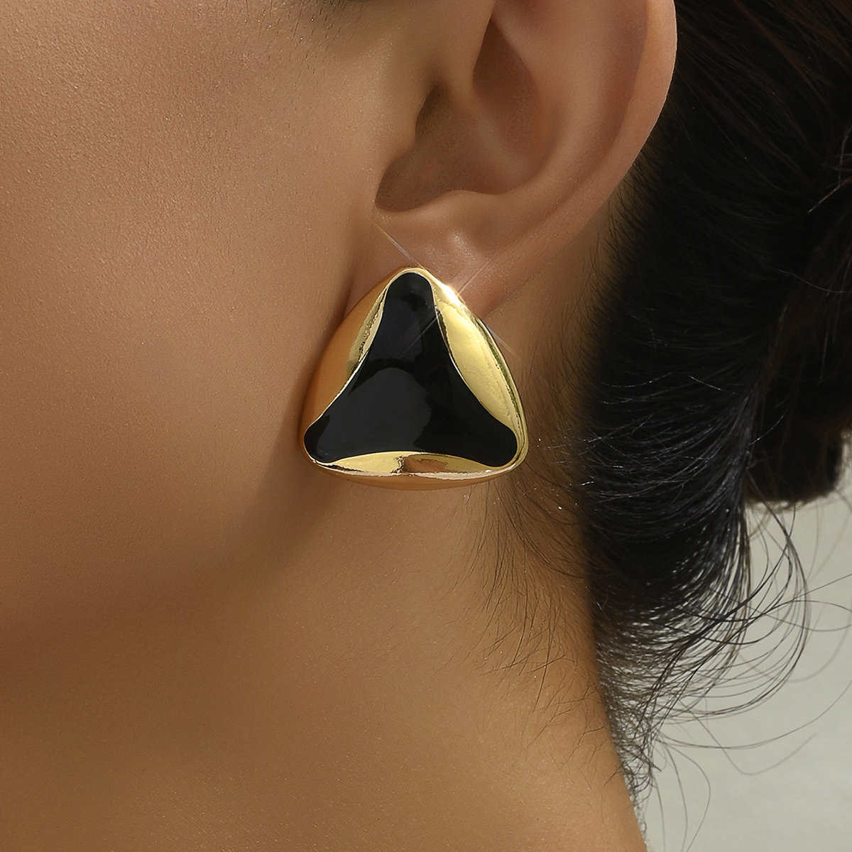 1 Pair Vintage Style Triangle Inlay Alloy Rhinestones Drop Earrings display picture 3