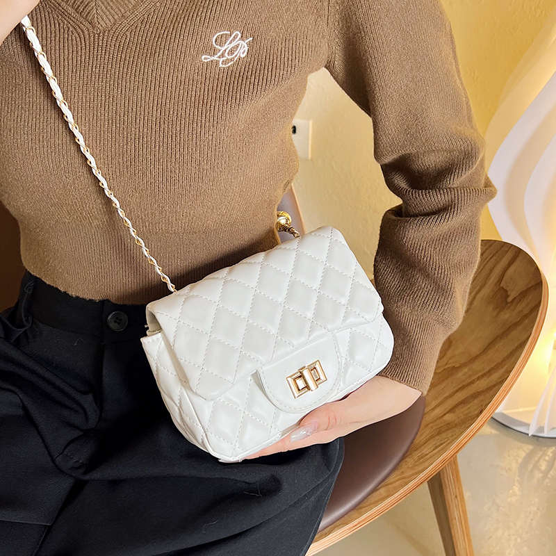 Women's Pu Leather Solid Color Streetwear Square Lock Clasp Shoulder Bag Crossbody Bag display picture 7