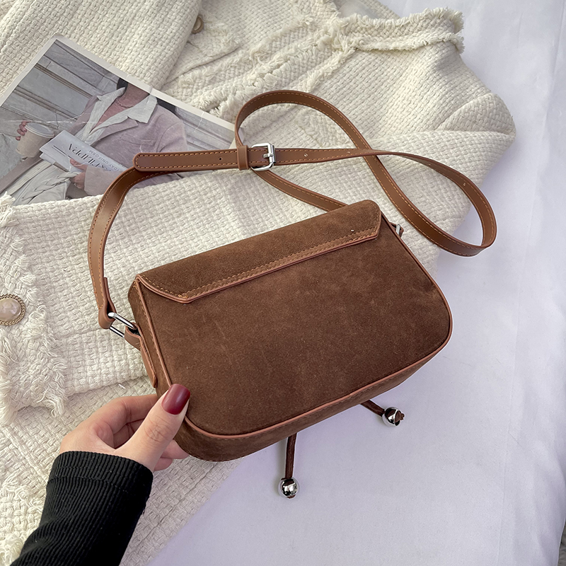 Women's Flannel Solid Color Elegant Vacation Sewing Thread Square Magnetic Buckle Shoulder Bag Square Bag display picture 6