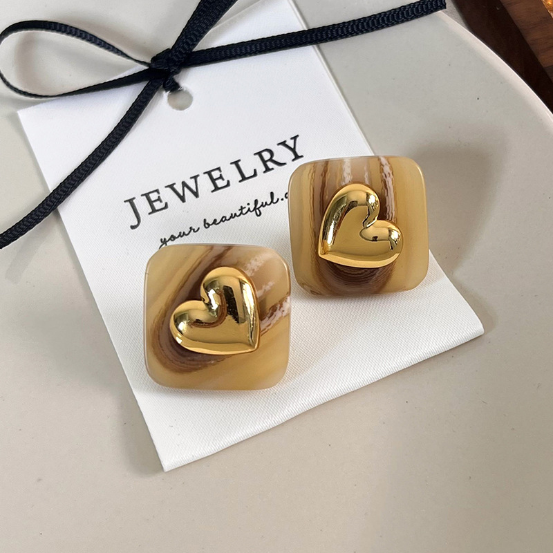 1 Pair Cute Heart Shape Plating Resin Gold Plated Ear Studs display picture 4