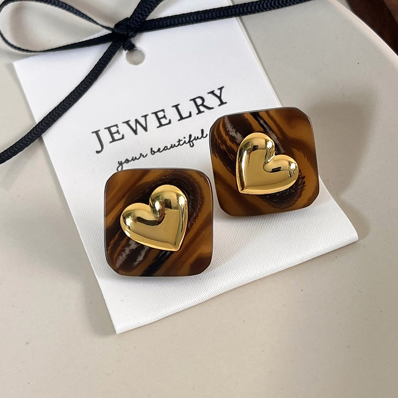 1 Pair Cute Heart Shape Plating Resin Gold Plated Ear Studs display picture 2