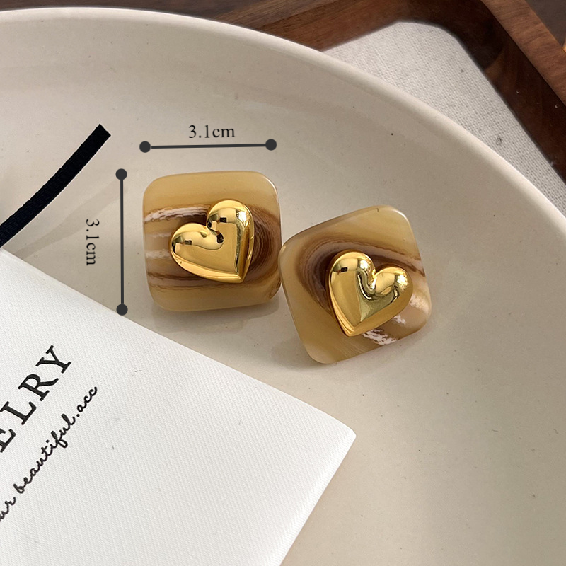 1 Pair Cute Heart Shape Plating Resin Gold Plated Ear Studs display picture 1