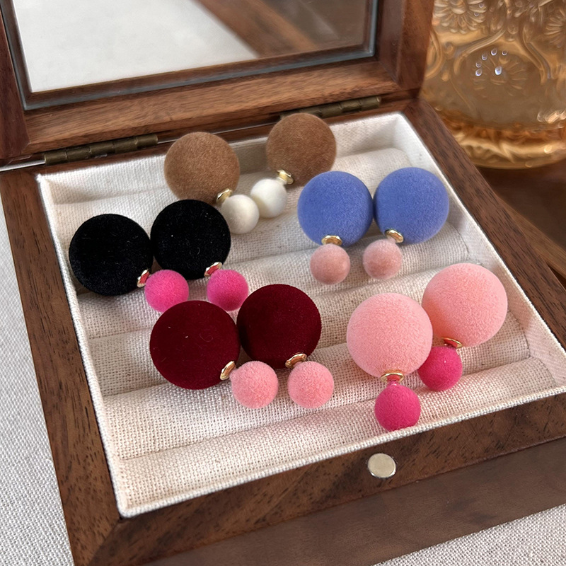 1 Pair Vintage Style Round Plating Resin White Gold Plated Ear Studs display picture 8