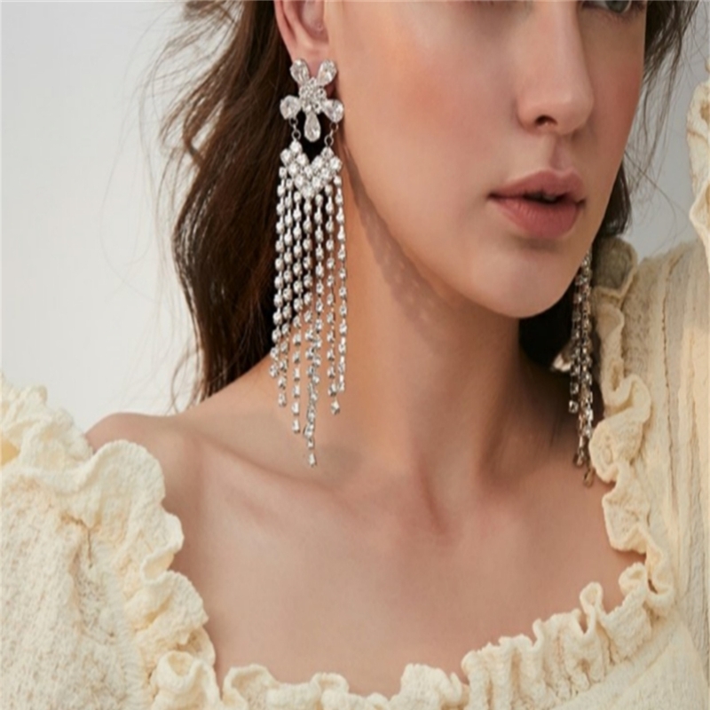 1 Pair Exaggerated Luxurious Commute Solid Color Plating Inlay Alloy Rhinestones Silver Plated Drop Earrings display picture 1
