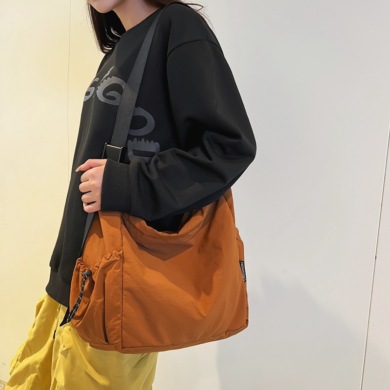 Unisex Nylon Solid Color Elegant Vacation Sewing Thread Square Zipper Shoulder Bag Messenger Bag display picture 1