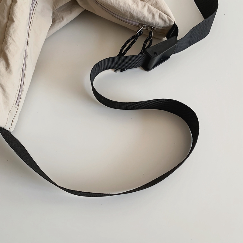 Unisex Nylon Solid Color Elegant Vacation Sewing Thread Square Zipper Shoulder Bag Messenger Bag display picture 3