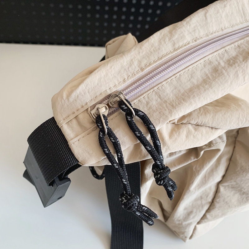 Unisex Nylon Solid Color Elegant Vacation Sewing Thread Square Zipper Shoulder Bag Messenger Bag display picture 4