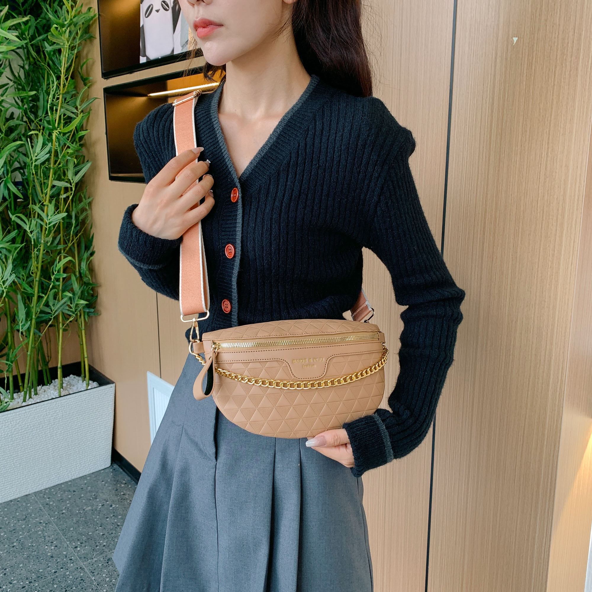 Women's Pu Leather Solid Color Vintage Style Classic Style Dumpling Shape Zipper Fanny Pack display picture 2