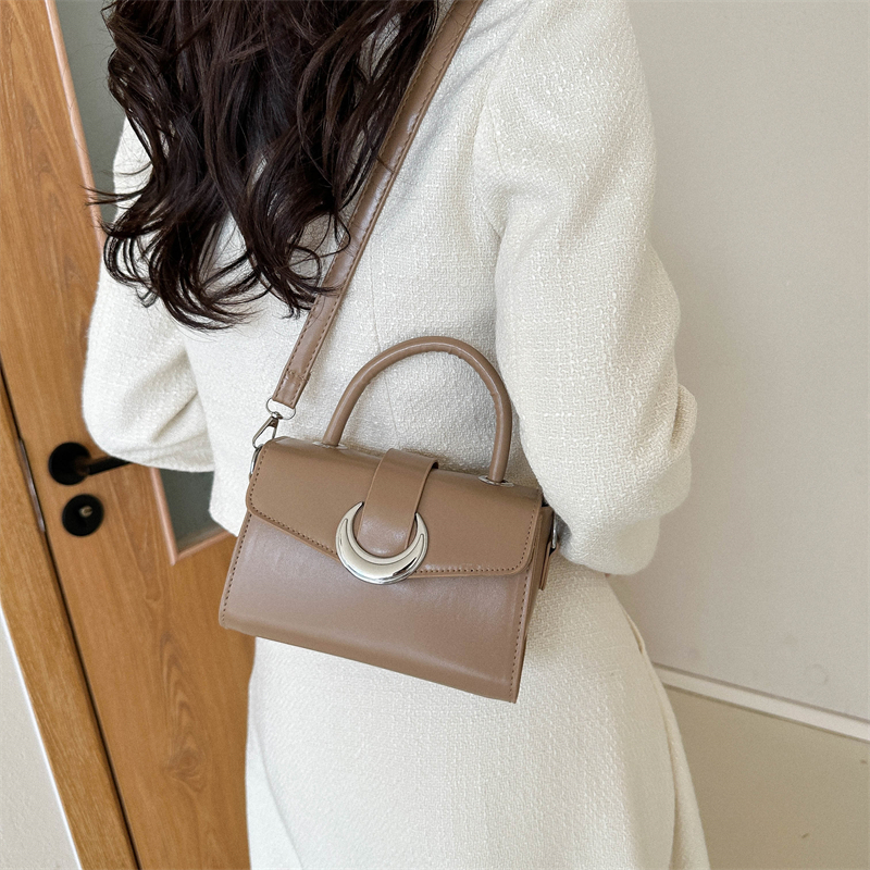 Women's Pu Leather Moon Solid Color Streetwear Square Magnetic Buckle Handbag display picture 4