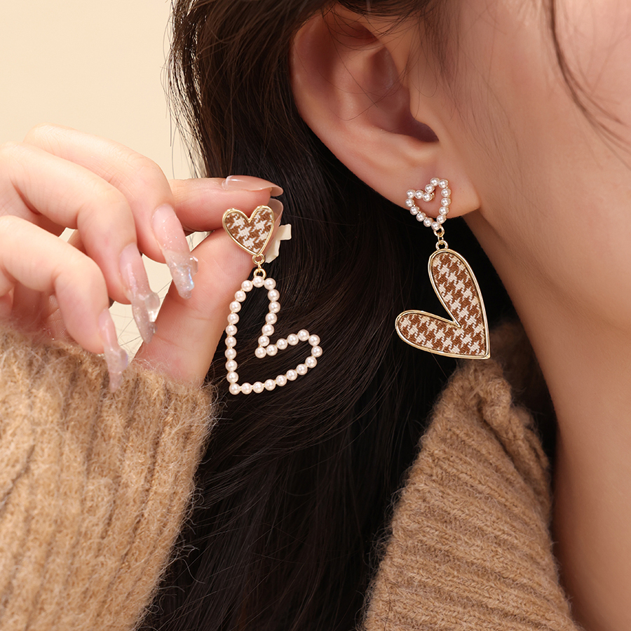 1 Pair Sweet Heart Shape Plating Alloy Gold Plated Drop Earrings display picture 3