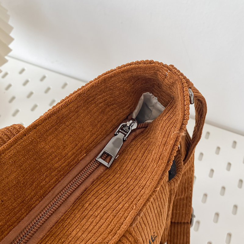 Unisex Corduroy Solid Color Elegant Vacation Sewing Thread Square Zipper Handbag display picture 9