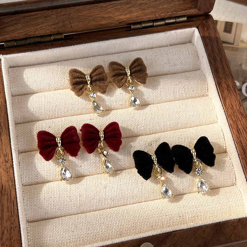 1 Pair Vintage Style Bow Knot Plating Alloy Flocking Gold Plated Drop Earrings display picture 11