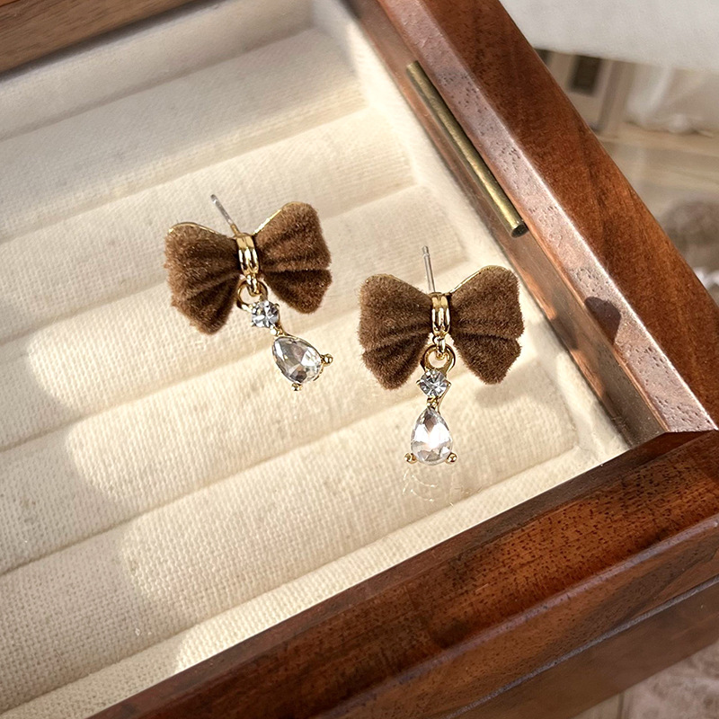1 Pair Vintage Style Bow Knot Plating Alloy Flocking Gold Plated Drop Earrings display picture 7