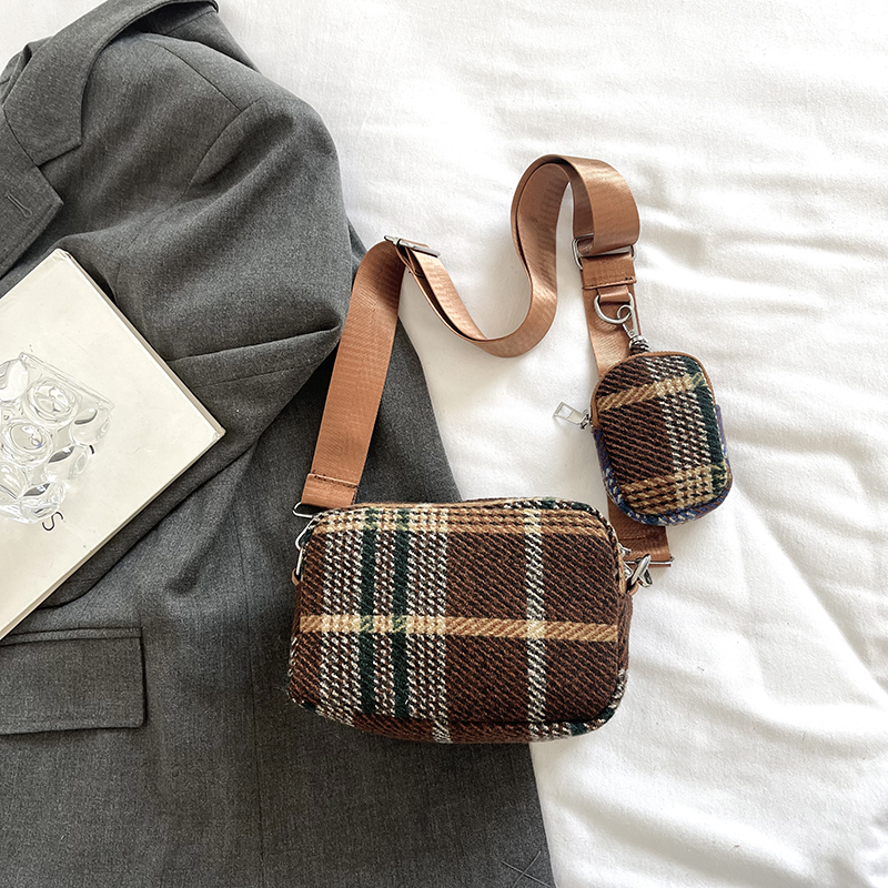Women's Woolen Stripe Elegant Vacation Sewing Thread Square Zipper Shoulder Bag Bag Sets display picture 3