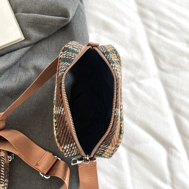 Women's Woolen Stripe Elegant Vacation Sewing Thread Square Zipper Shoulder Bag Bag Sets display picture 8