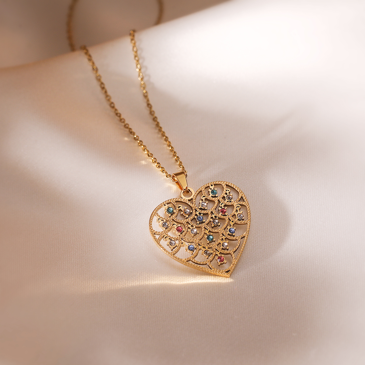Acero Inoxidable 304 Chapados en oro de 18k Estilo Simple Enchapado Embutido Forma De Corazón Circón Collar Colgante display picture 3