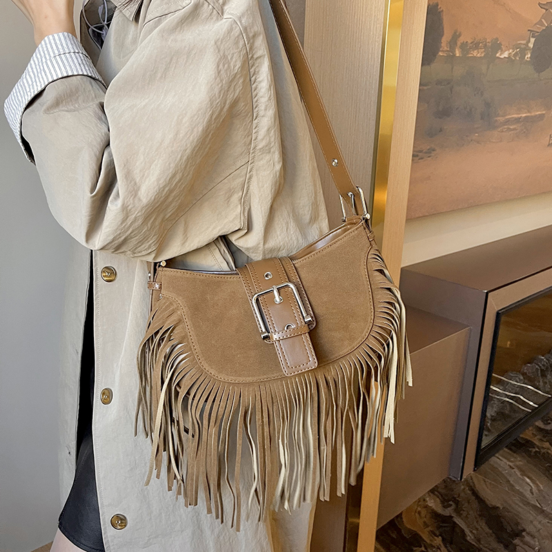 Women's Pu Leather Solid Color Vintage Style Classic Style Streetwear Tassel Sewing Thread Dumpling Shape Zipper Magnetic Buckle Shoulder Bag display picture 3