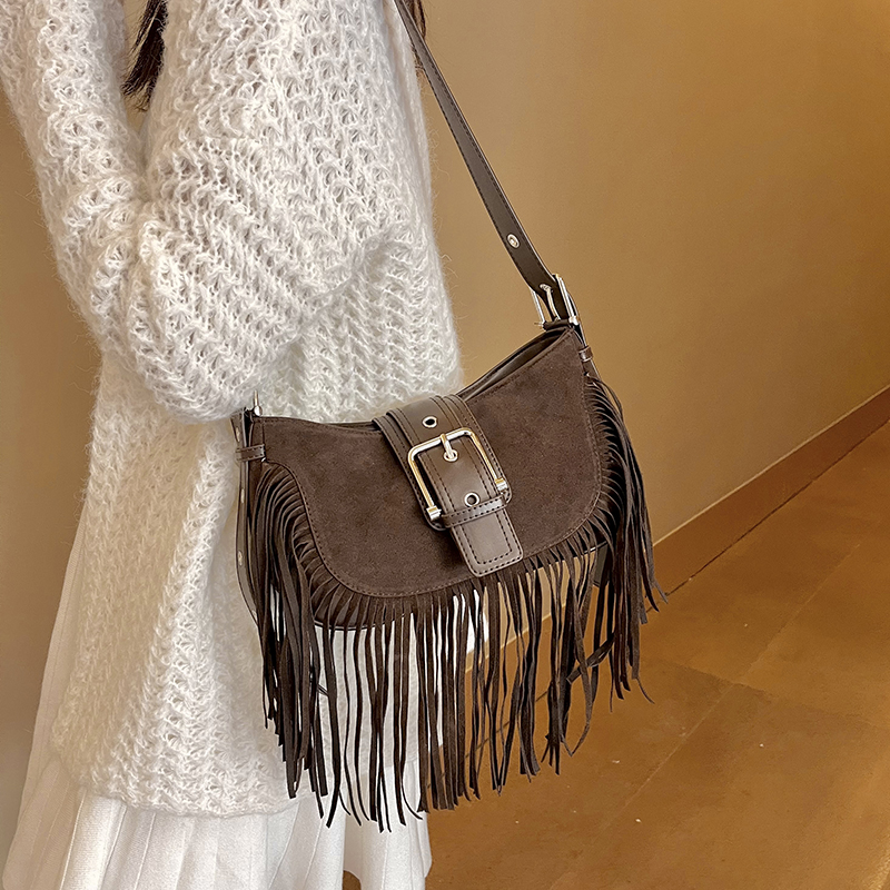 Women's Pu Leather Solid Color Vintage Style Classic Style Streetwear Tassel Sewing Thread Dumpling Shape Zipper Magnetic Buckle Shoulder Bag display picture 12