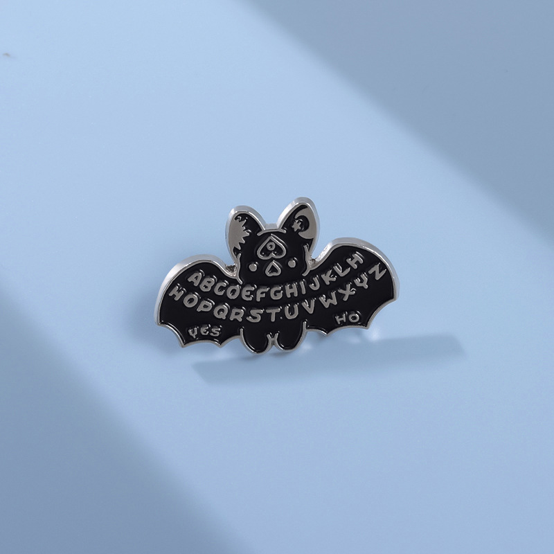 Vintage Style Letter Bat Alloy Plating Unisex Brooches display picture 3