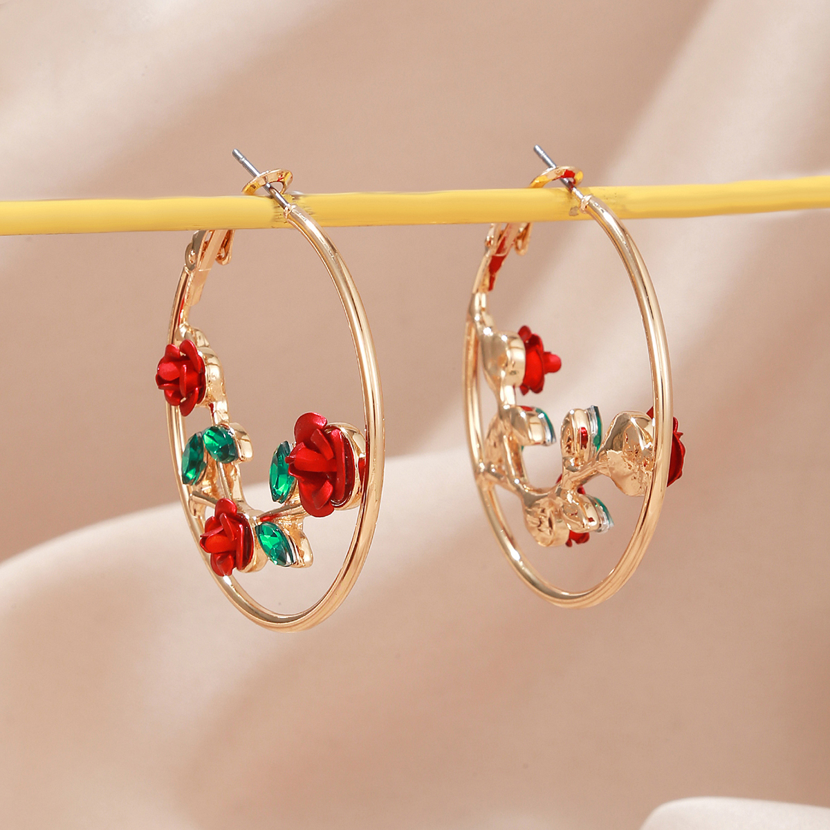 1 Paar Süss Blume Überzug Zinklegierung 18 Karat Vergoldet Reif Ohrringe display picture 6