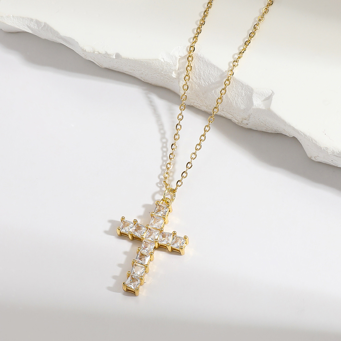 Vintage Style Cross Stainless Steel Copper Plating Inlay Zircon Gold Plated Pendant Necklace display picture 1